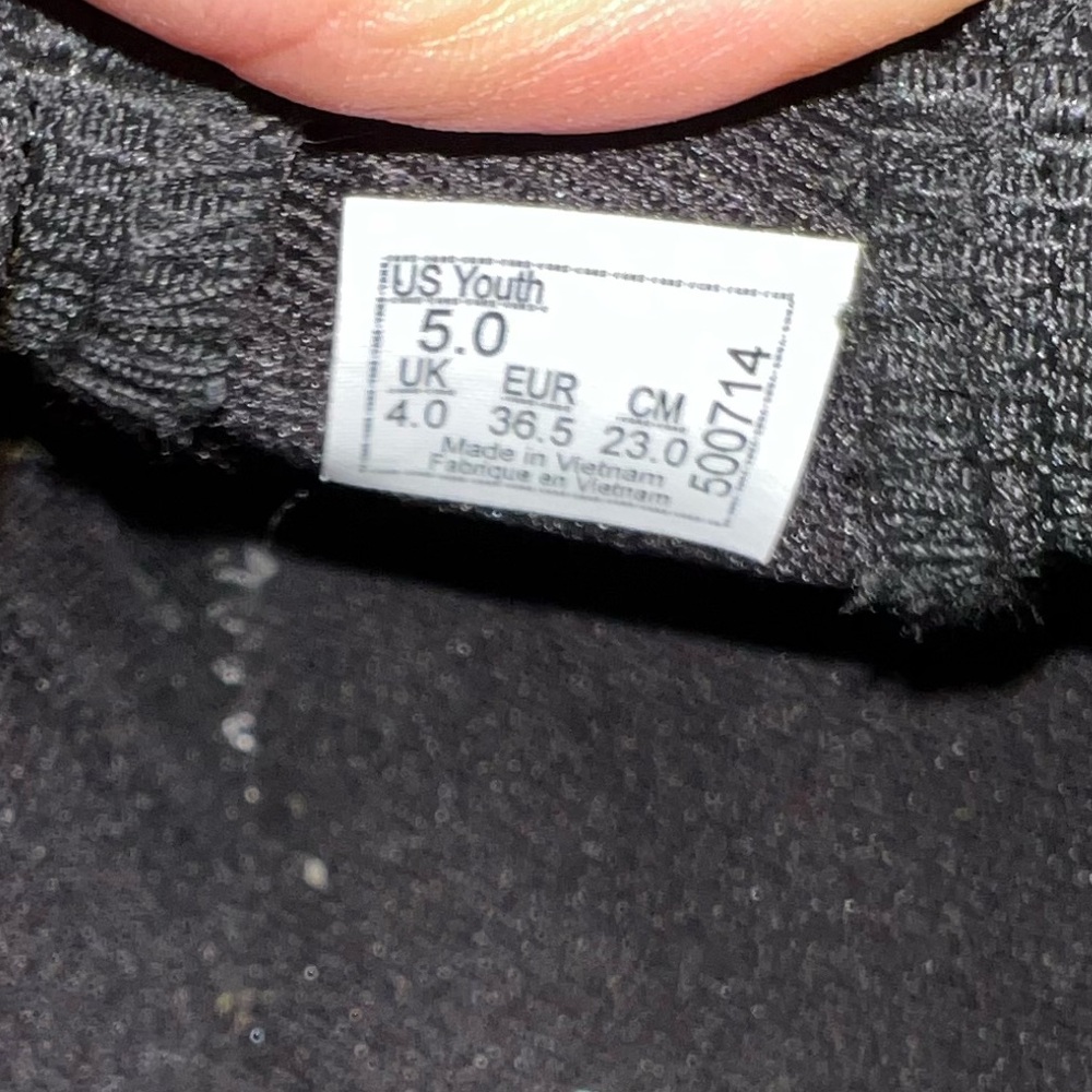 Vans - Picture 2 of 11